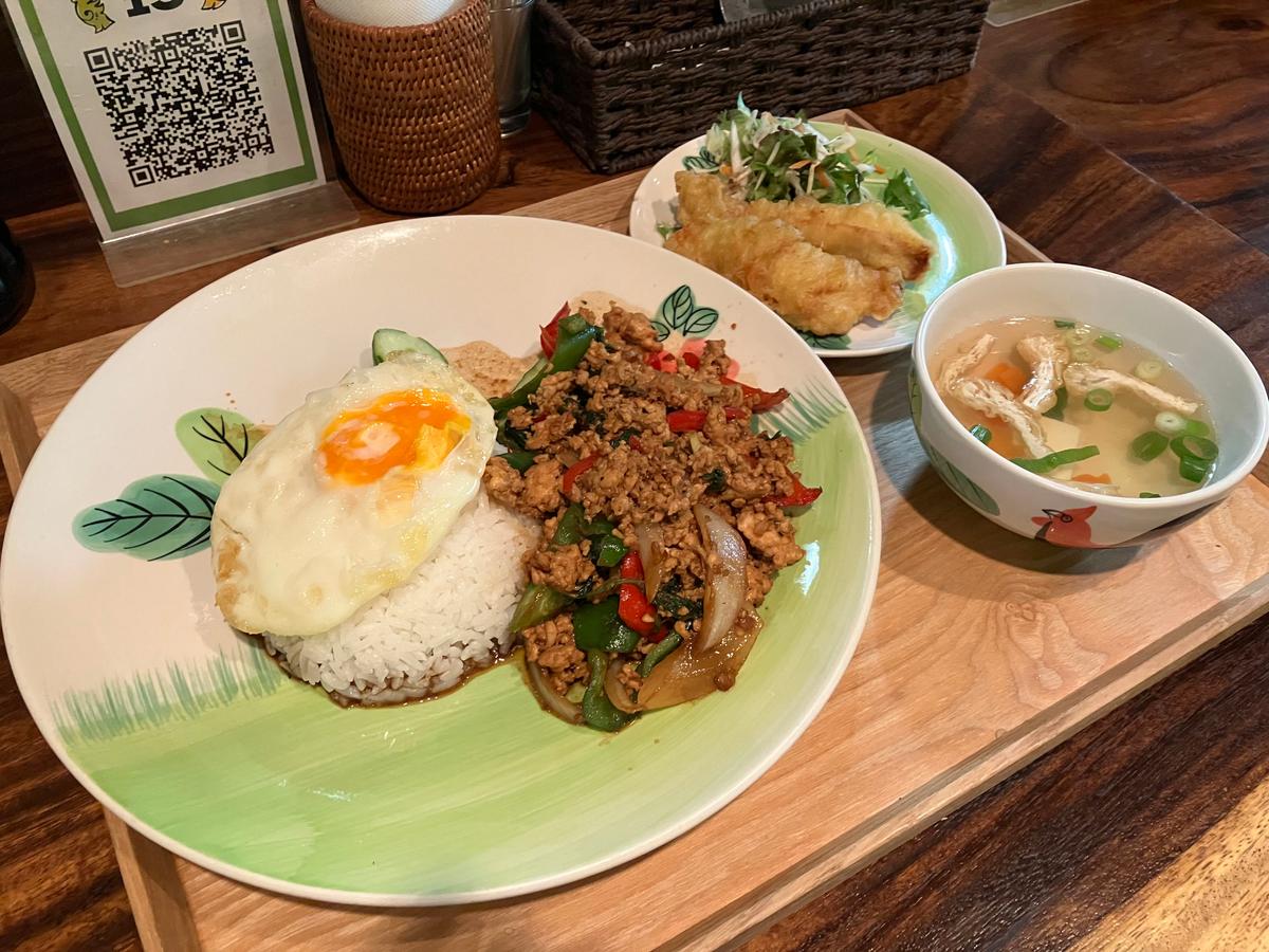 ガパオライス・唐揚げ付990円
