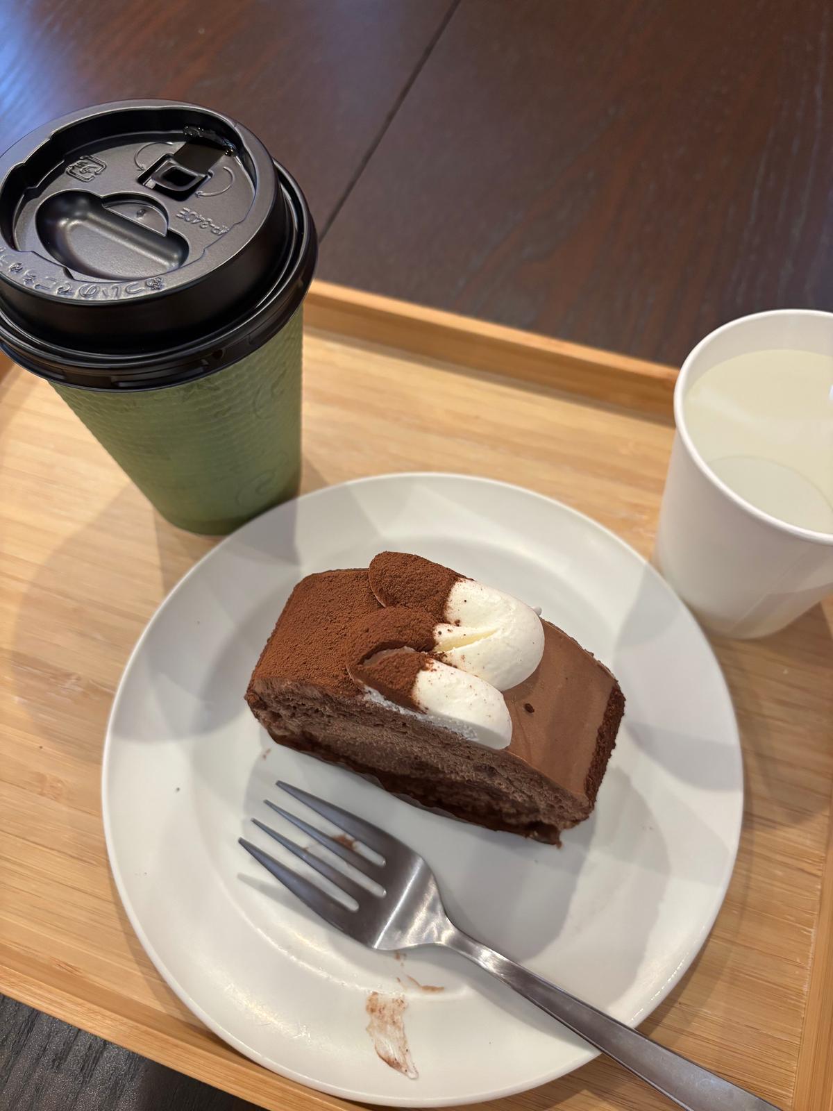 チョコロールケーキ大満足💯