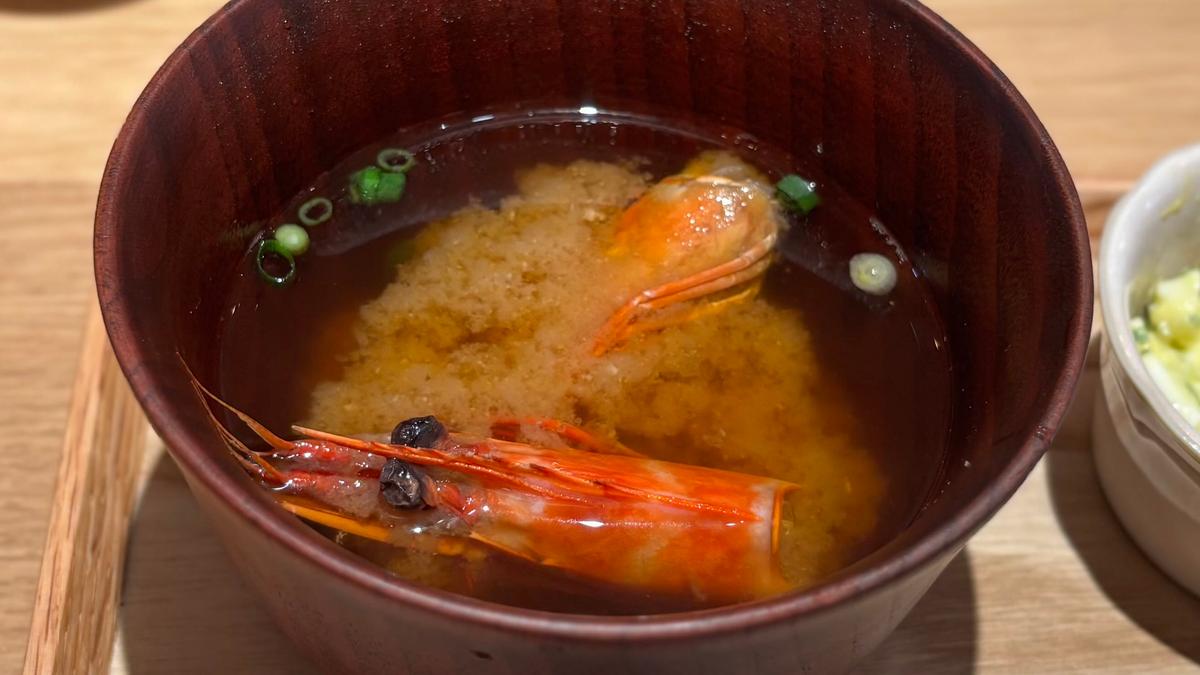 味噌汁のお出汁も海老の殻から✨ 最後まで海老づくし!