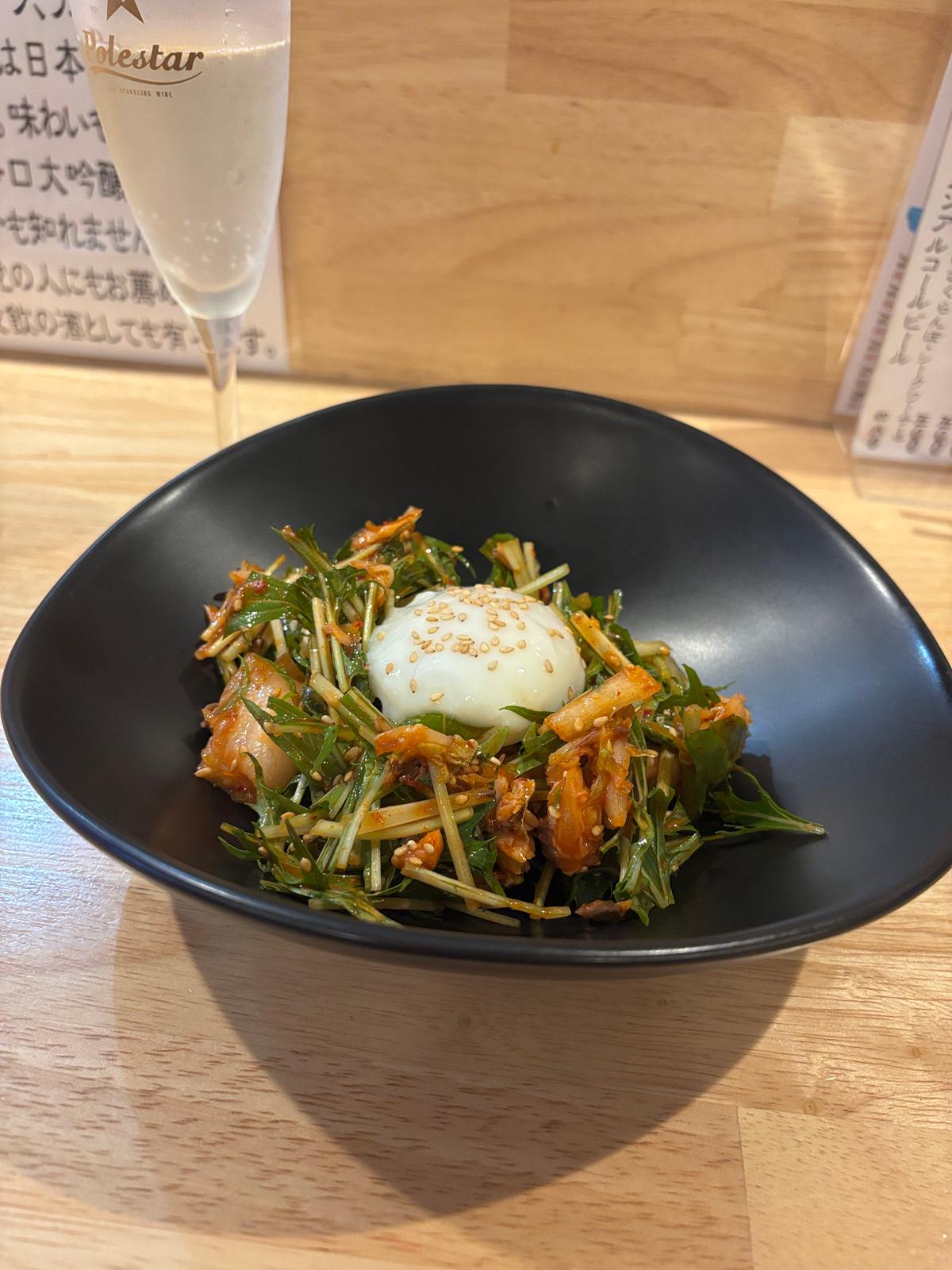 水菜とサバ缶のヤンニョムサラダ〜温玉のせ〜