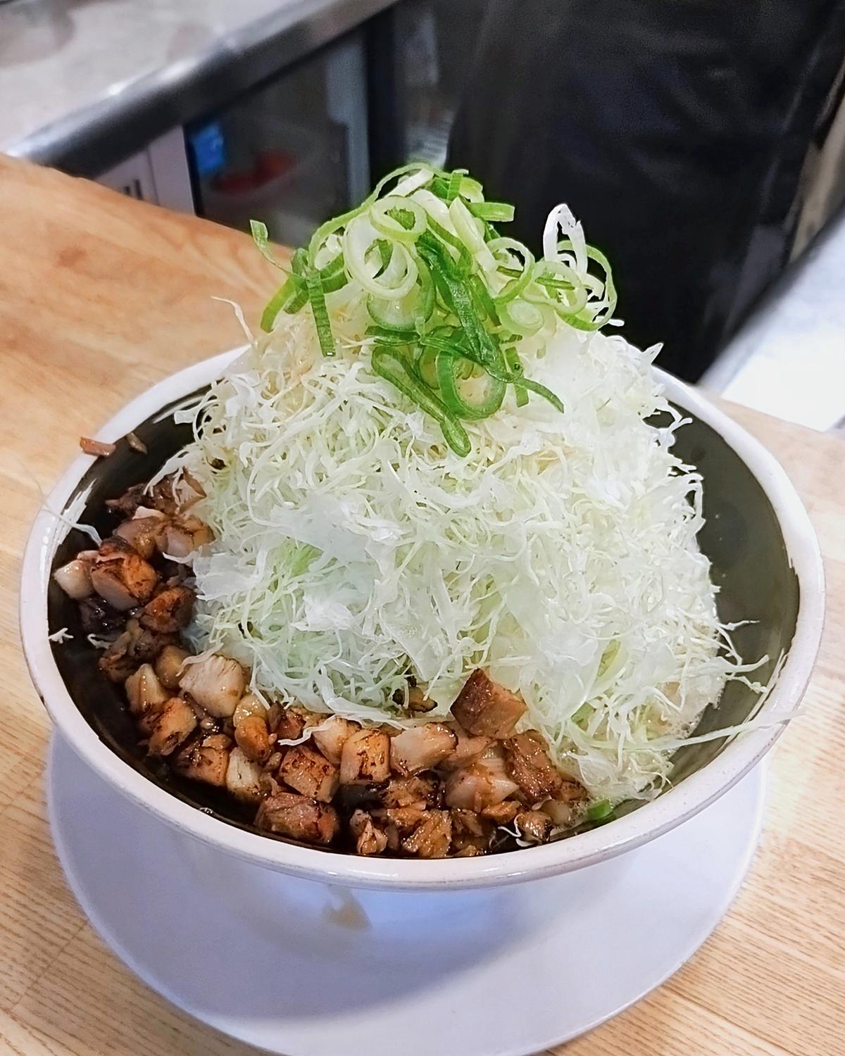 キャベツ山盛ラーメン